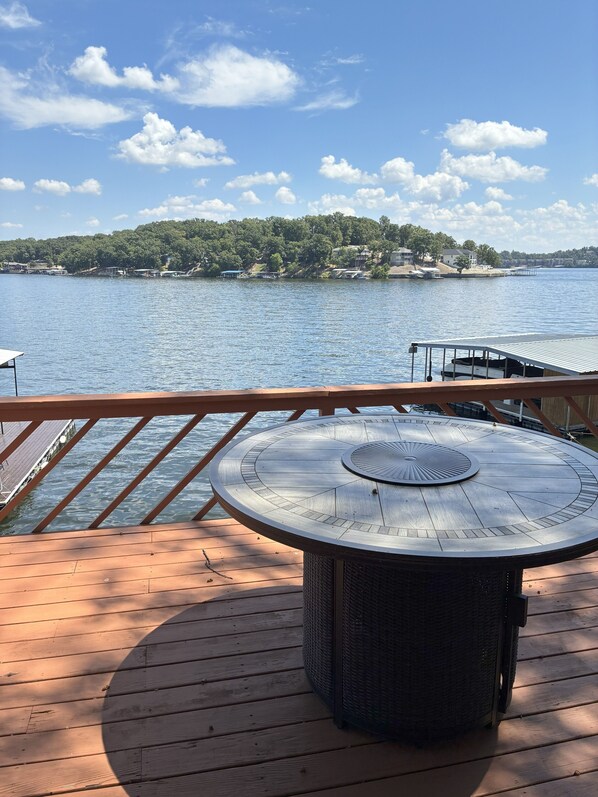 Property grounds - 3-bedroom House on the Water at the Lake of the Ozarks -3 Mile Marker (Eldon)
