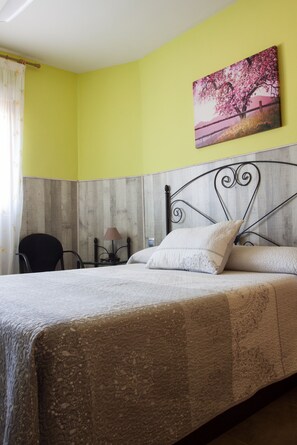 6 Schlafzimmer, Bügeleisen/Bügelbrett, kostenloses WLAN, Bettwäsche