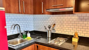 Mikrobølgeovn, ovn og kokeplater