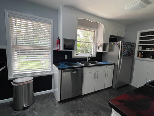 Puzzle Palace : Family & Pet-Friendly Haven