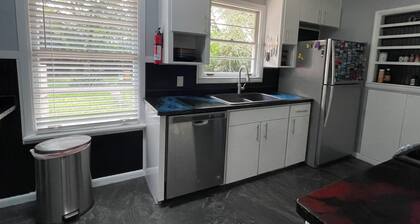 Puzzle Palace : Family & Pet-Friendly Haven