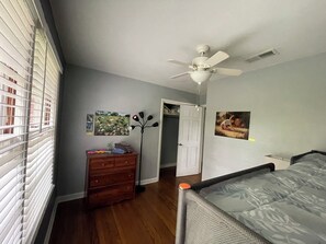 4 bedrooms, desk, iron/ironing board, free WiFi