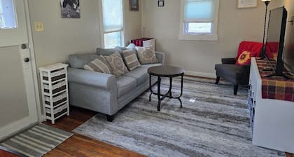 Charming 2-bedroom cottage in Craig--Walk to Shops, Dining & Downtown Activities