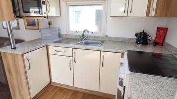 Cookware/dishes/utensils