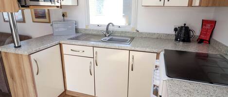 Batterie de cuisine, vaisselle et ustensiles