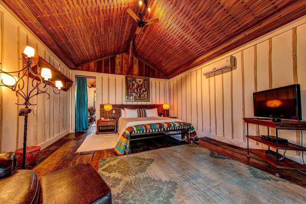 Bungalow, Garden View | In-room safe, desk, iron/ironing board, free WiFi