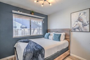 4 bedrooms, desk, iron/ironing board, travel crib