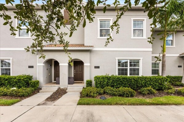 Exterior - 4 Bedrooms / 3 Bathrooms / Storey Lake (4831DS) (Kissimmee)