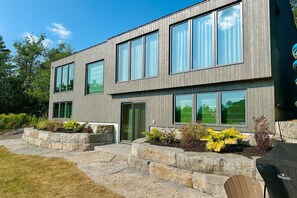 Exterior - 3BR Lakefront Stay | Kayaks, Views & Cozy Spaces (North Kawartha)