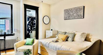 Studio City Stay in the heart of Downtown New Haven, commutable and walkable to Yale and Yale hospital.