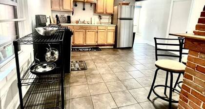 Cozy Two Bedroom Stay In Downtown New Haven!