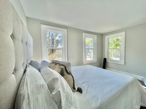 3 bedrooms, desk, iron/ironing board, WiFi