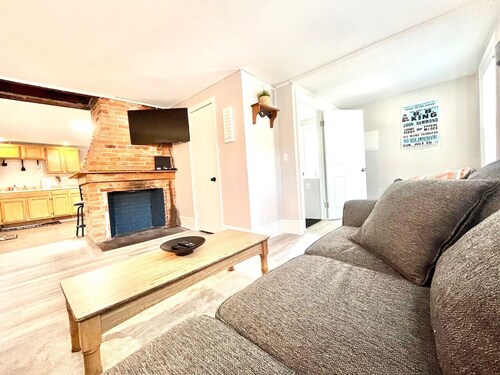 Cozy Two Bedroom Stay In Downtown New Haven!