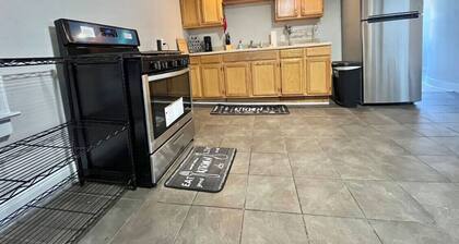 Cozy Two Bedroom Stay In Downtown New Haven!