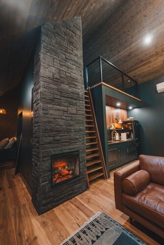 The Ridge – 650 sqft. Luxe Cabin in Bellaire.