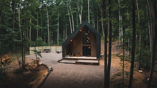 The Ridge – 650 sqft. Luxe Cabin in Bellaire.