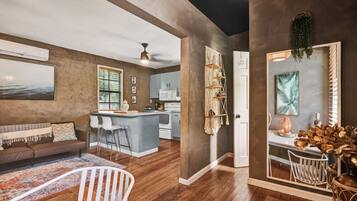 Smart-TV, bøker, kontorer og printere