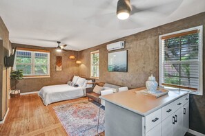 1 غرفة نوم ومكتب ومكواة/لوح كي وسرير سفر