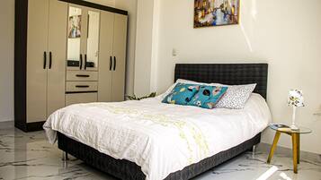 3 bedrooms, desk, iron/ironing board, WiFi