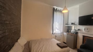 1 habitación, wifi y ropa de cama