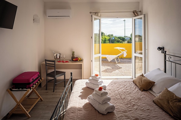 Family Double Room, Garden View | Terrace/patio