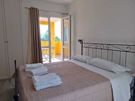 经典双人房或双床房 | 办公桌、遮光窗帘、隔音、熨斗/熨衣板