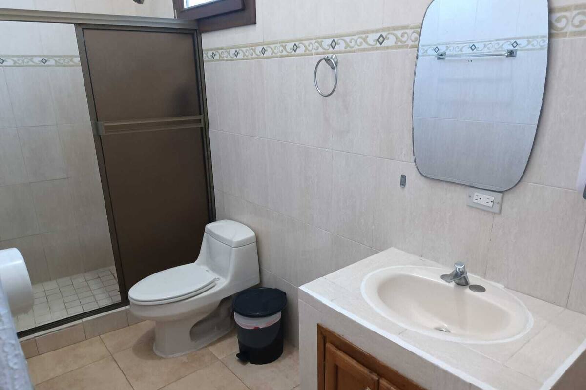 Basic Triple Room | Bathroom