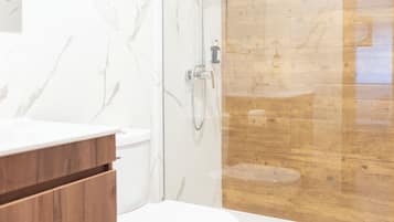 Máy sấy tóc, khăn tắm