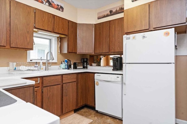Fridge, microwave, oven, stovetop