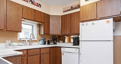 City Cabin Retreat Ground Suite