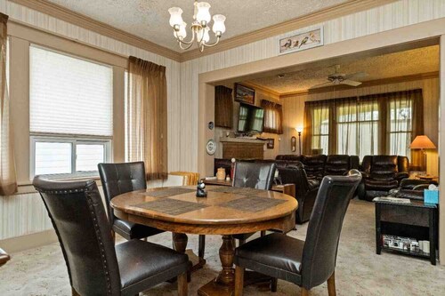 City Cabin Retreat Ground Suite