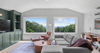 Dog Friendly Mountain Retreat w/ Hot Tub & Firepit
