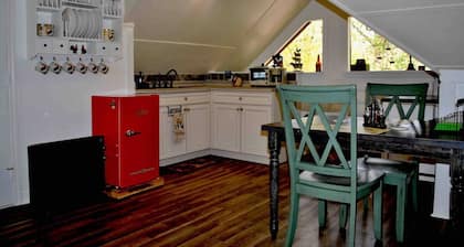 Charming 1-bedroom loft apartment over barn on animal sanctuary