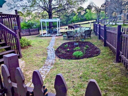 Charming 1-bedroom loft apartment over barn on animal sanctuary