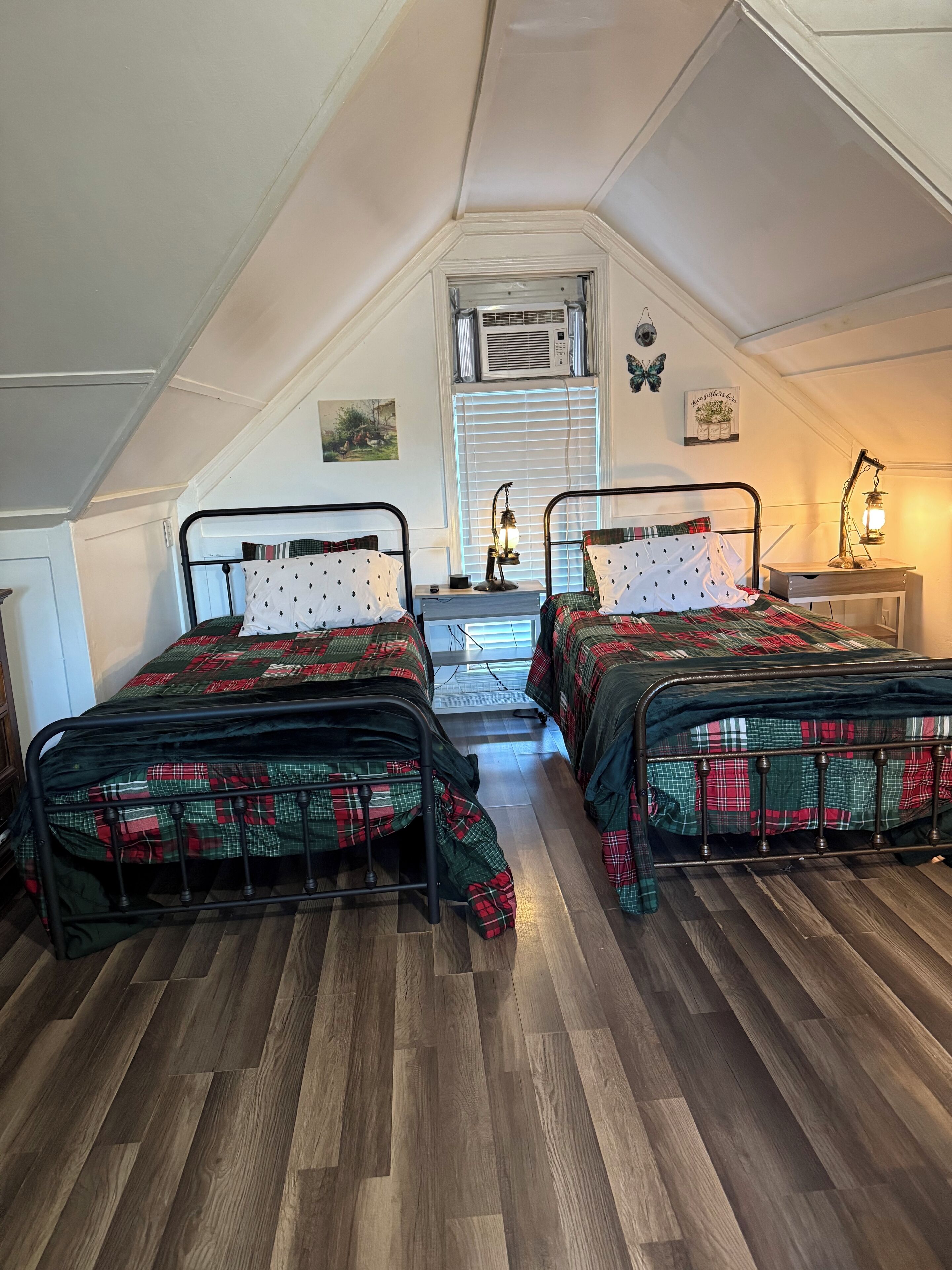 1 多间卧室、熨斗/熨衣板、床单