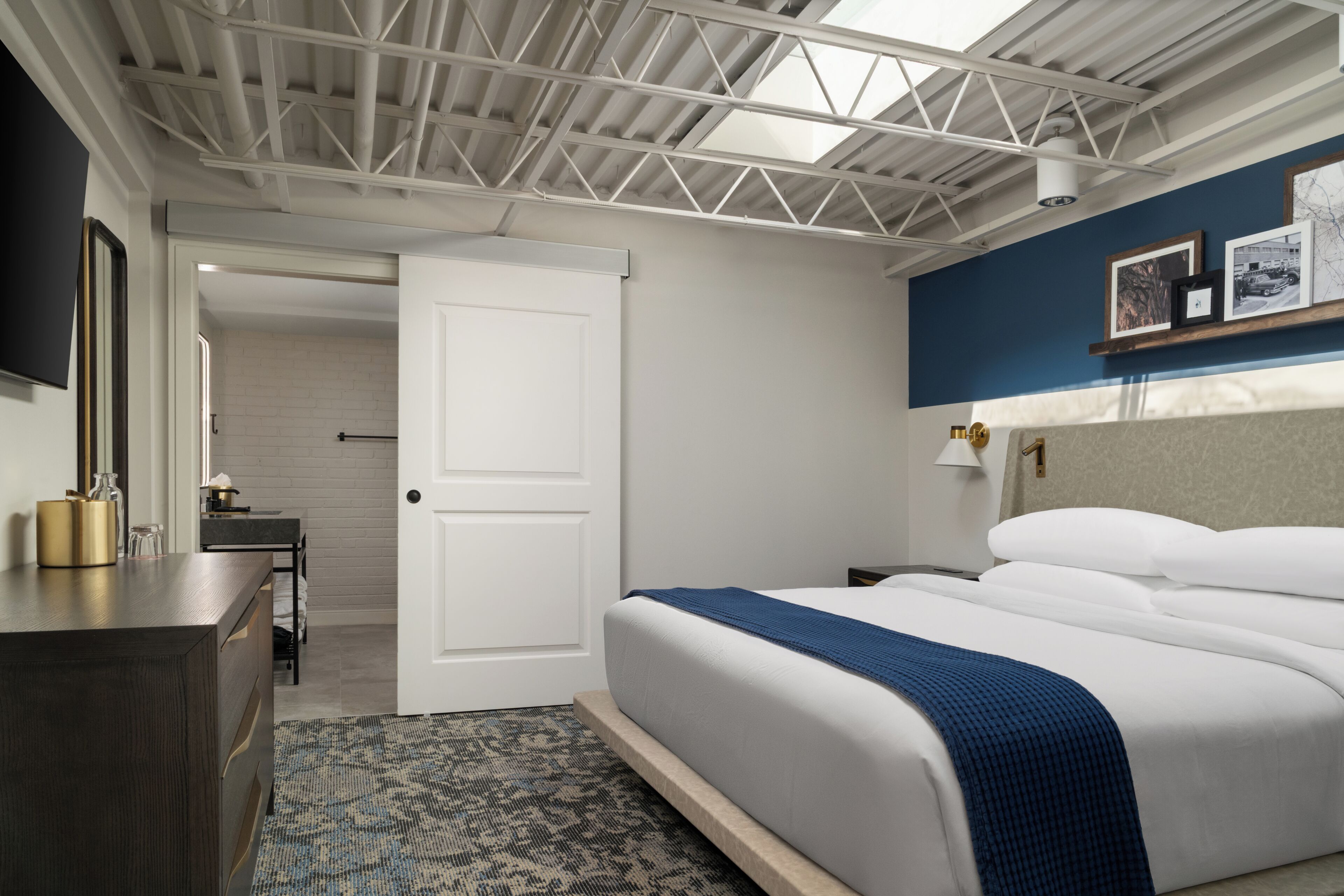 Egyptian cotton sheets, premium bedding, free WiFi, bed sheets