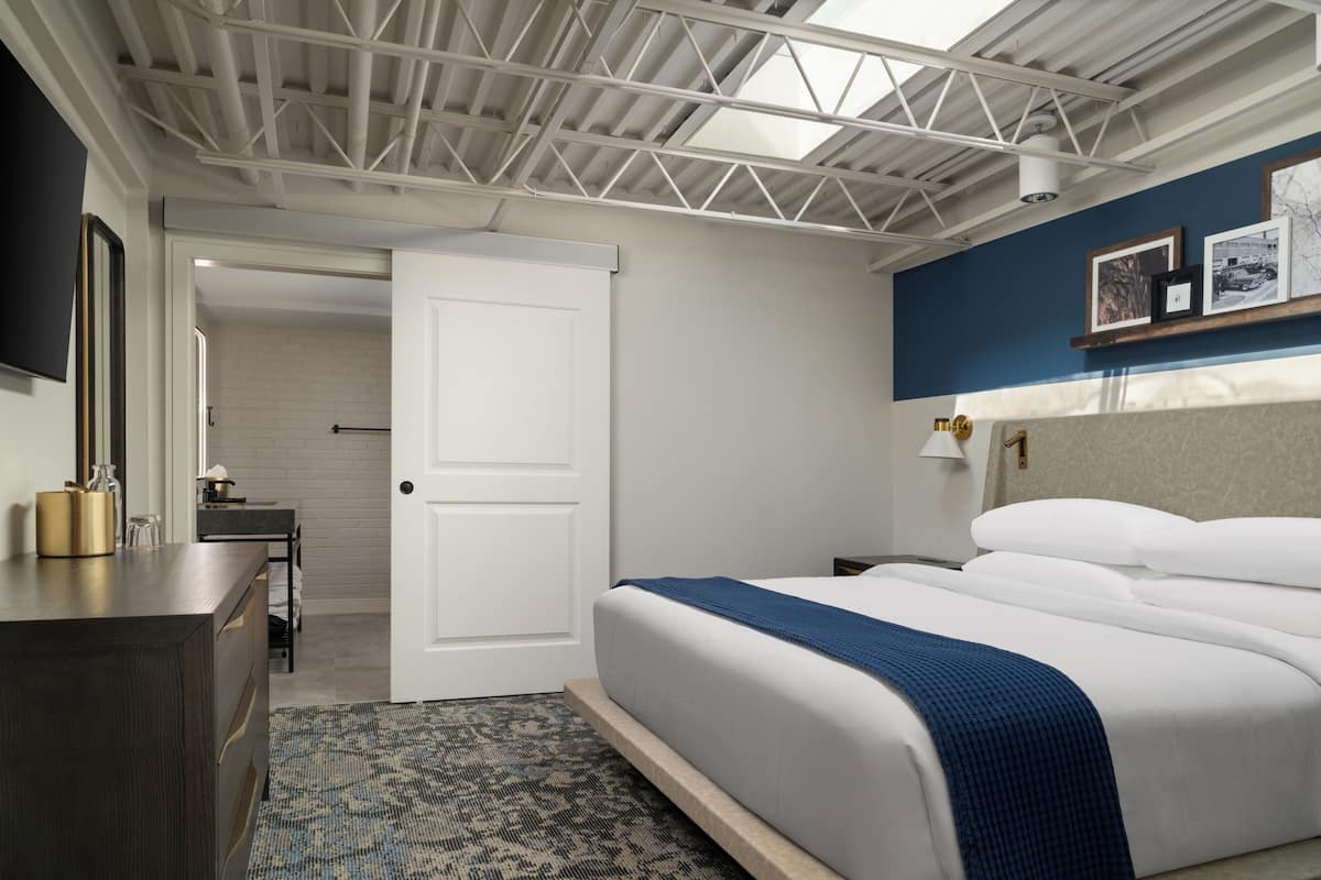 Egyptian cotton sheets, premium bedding, free WiFi, bed sheets