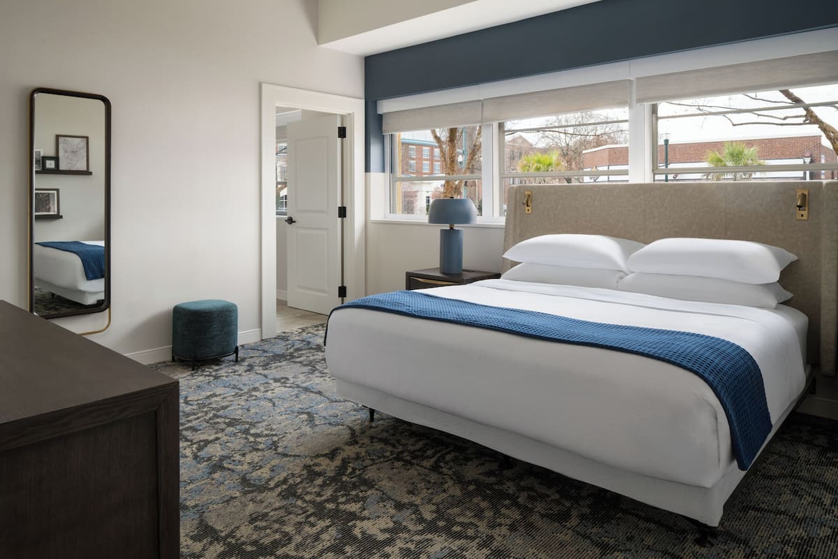 Egyptian cotton sheets, premium bedding, free WiFi, bed sheets