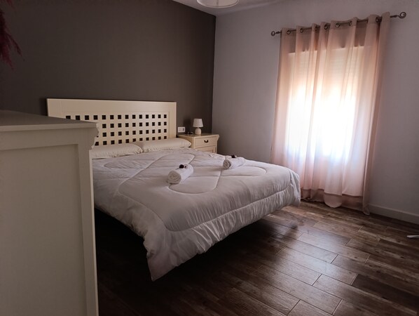 3 bedrooms, iron/ironing board, WiFi, bed sheets - Your cottage (La Carlota)