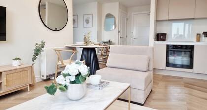 1 Bed Flat - Sleeps 2 - Parking - Wifi