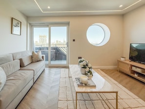 Living area - 1 Bed Flat - Sleeps 2 - Parking - Wifi (Dorchester)