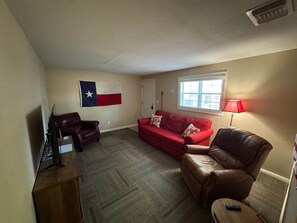 TV - The Matador Cottage Near TTU (Back House Only) (Lubbock)