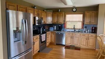 House, Private Bathroom (Olive Tree Rentals) | Shared kitchen