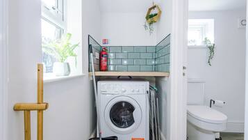 Apartment | Bilik Mandi