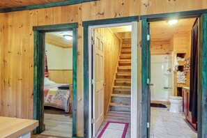 2 bedrooms, Internet, bed sheets - 10 Mi to Gore Mountain! Pet-Friendly Cabin (Johnsburg)