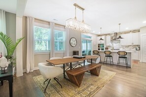 Dining - Spacious 4-bedroom n charming Mount Pleasant with fitness room, 2nd primary (Mount Pleasant)