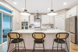 Microwave, stovetop, dishwasher - Spacious 4-bedroom n charming Mount Pleasant with fitness room, 2nd primary (Mount Pleasant)