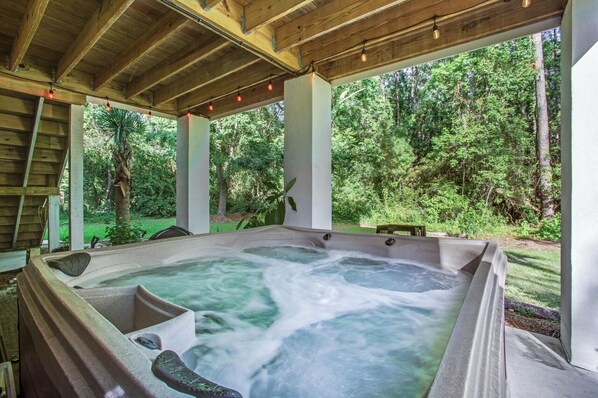 Outdoor spa tub