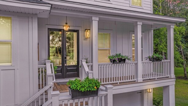 Exterior detail - Spacious 5-bed, Two primary bedrooms, 7 Min from Beach, 15 min from Charleston. (Mount Pleasant)
