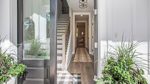 Interior - Spacious 5-bed, Two primary bedrooms, 7 Min from Beach, 15 min from Charleston. (Mount Pleasant)